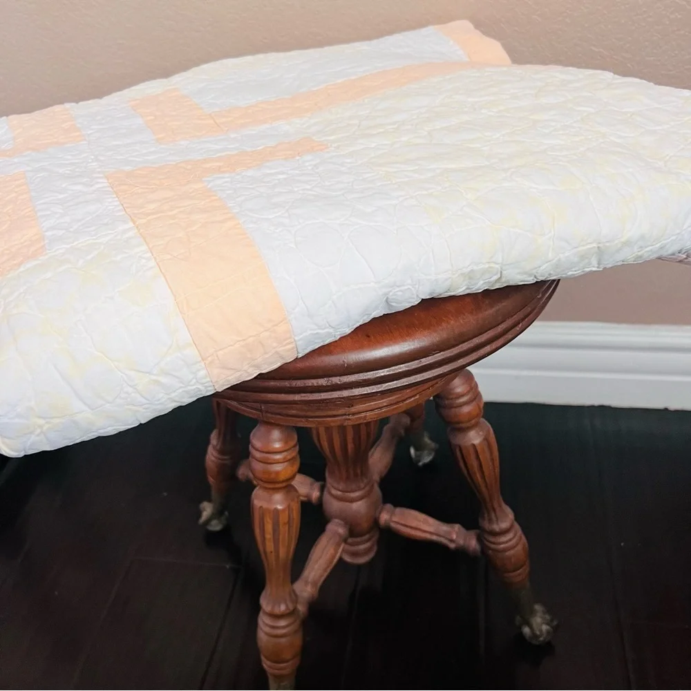 Vintage 1980s Handmade Quilt – 66” x 81” – Peach & Cream Geometric Design